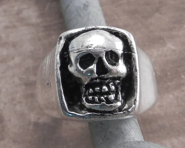 Giant Skull Ring