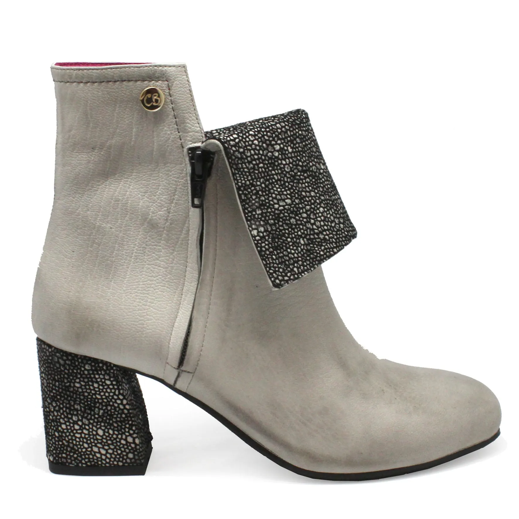 Mais Bien - White/Black ankle boot- Last pair 38