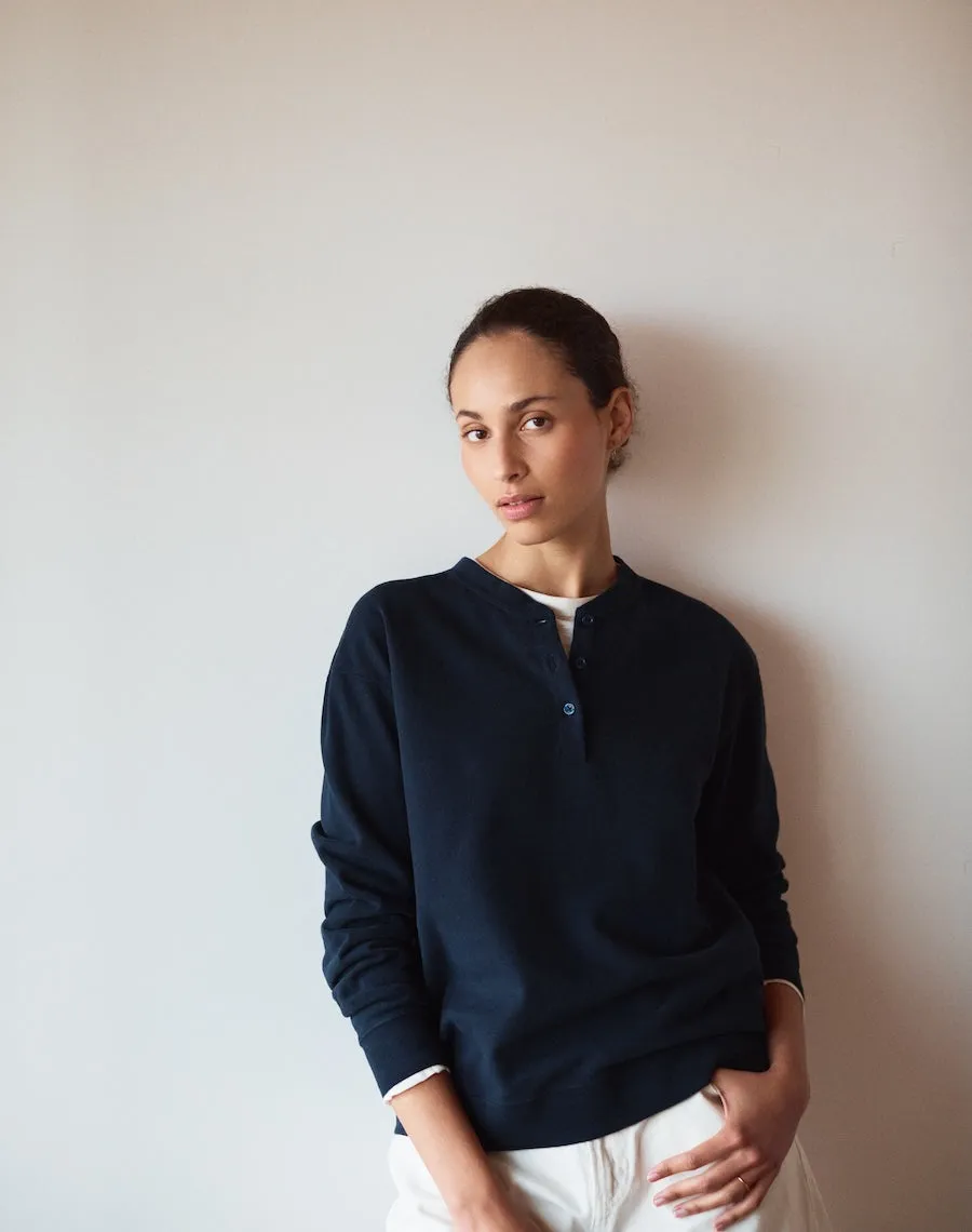 The LOOPBACK / Henley Sweat - Navy